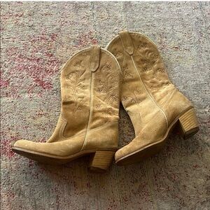 Vintage Tan Heeled cowgirl Boots with Western Stitching